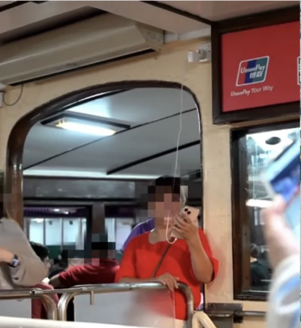 內地女帶Lenovo入Apple店叉電被斥偷電 內地網民：不夠0.5度電怎算偷