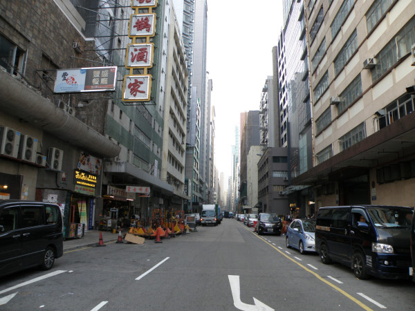 揭開電話黑市內幕 7% 被盜手機運往香港 百萬部二手機集中此區