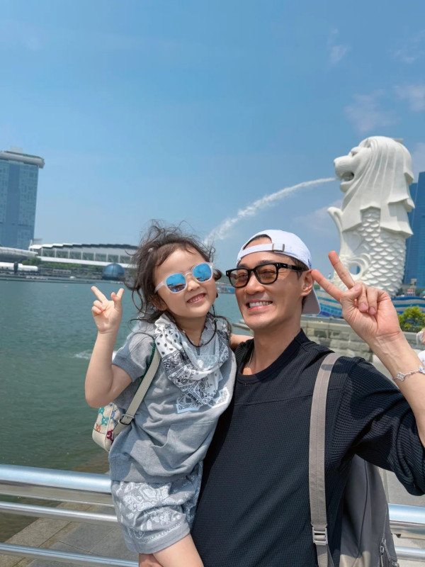 一家三口遊新加坡(圖片來源：小紅書@小格格）