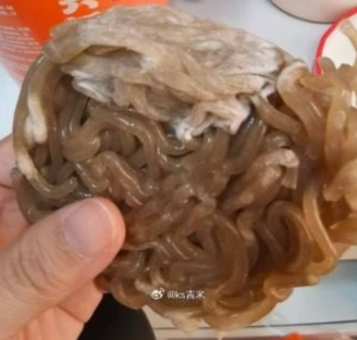 汪小菲品牌麻六記酸辣粉爆食安危機！發霉刺鼻網民嘲：黑心