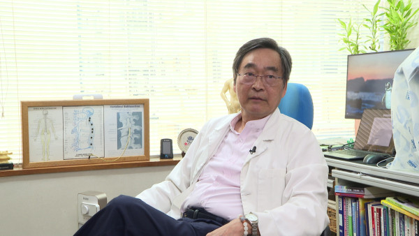 錫安教會雙氧水治病？爭拗足足30年 袁大明激動抱頭力撐雙氧水