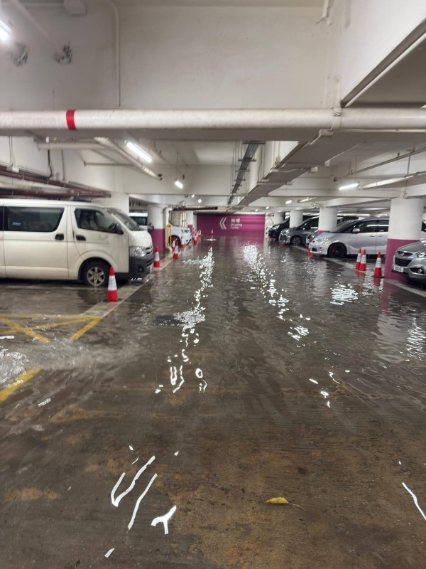 天文台改發紅雨警告！港島多區淪陷水浸成災 柴灣渠位爆水柱！