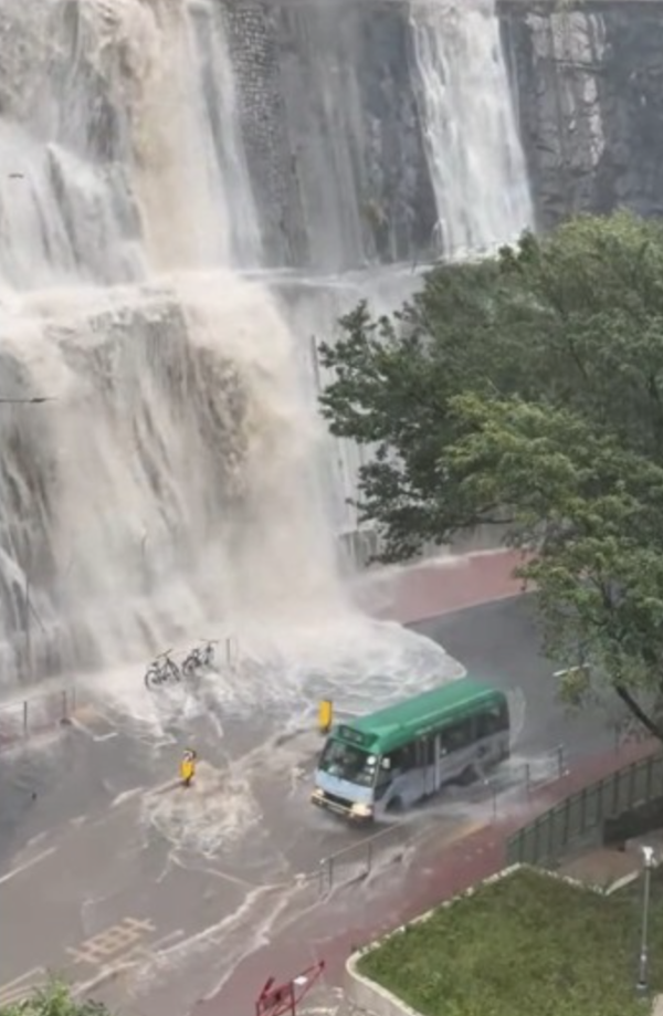  天文台點解早上9點後先掛黑雨？網民質疑無「超前部署」官方解釋原因