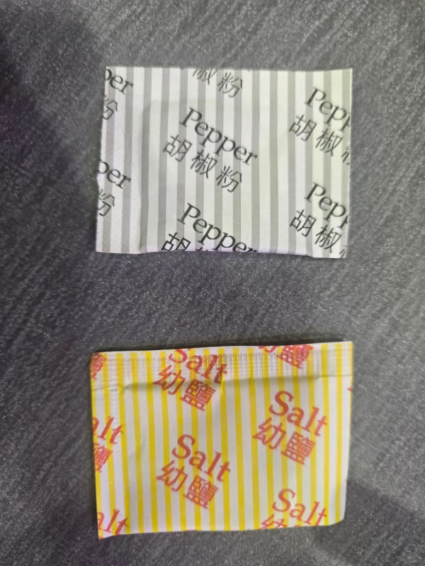 內地客誤將幼鹽＋胡椒粉當糖包 店員1舉動嚇窒事主 網民：港人外冷內熱