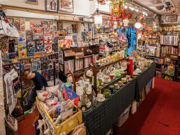 香港4大懷舊玩具店！打卡50年代復古玩偶/昭和風木雕/舊式收音機