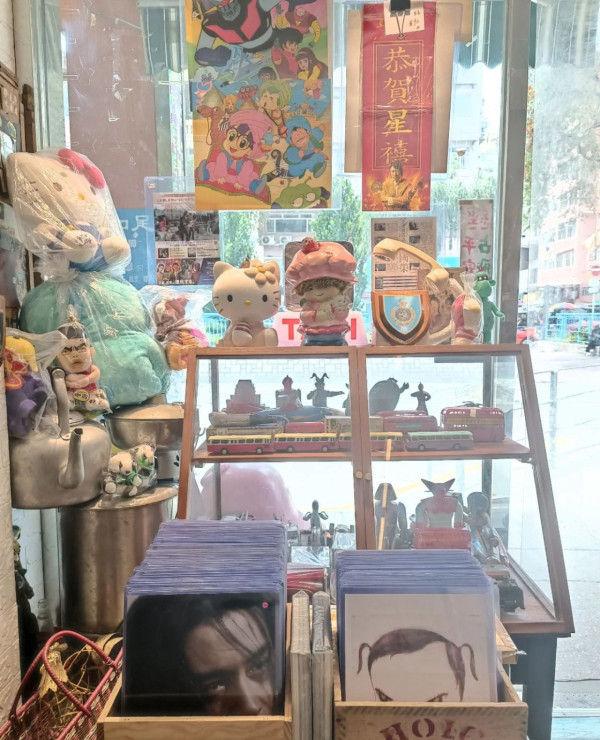 香港4大懷舊玩具店！打卡50年代復古玩偶/昭和風木雕/舊式收音機