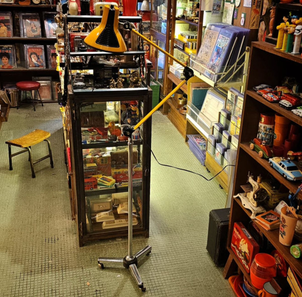 香港4大懷舊玩具店！打卡50年代復古玩偶/昭和風木雕/舊式收音機