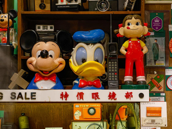 香港4大懷舊玩具店！打卡50年代復古玩偶/昭和風木雕/舊式收音機