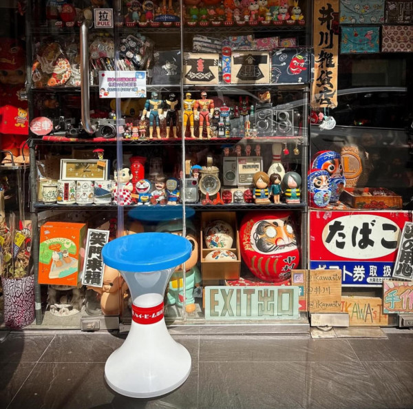 香港4大懷舊玩具店！打卡50年代復古玩偶/昭和風木雕/舊式收音機