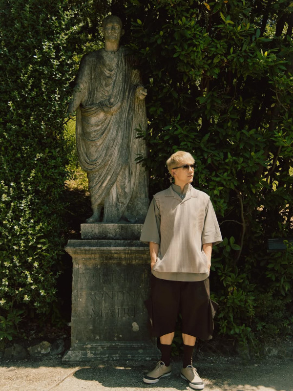 晒赤裸結實肌肉 （圖片來源：IG@kennyjr）