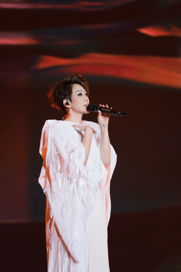 林憶蓮澳門演唱會2025｜金曲串起集體回憶引爆情感共嗚 淚崩：有我哋共同成長回憶
