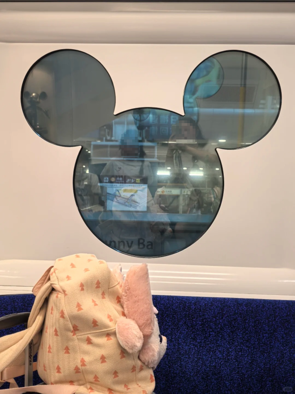 內地客痛斥迪士尼4大罪狀 90%職員都說粵語/又熱又曬：不會再去了 