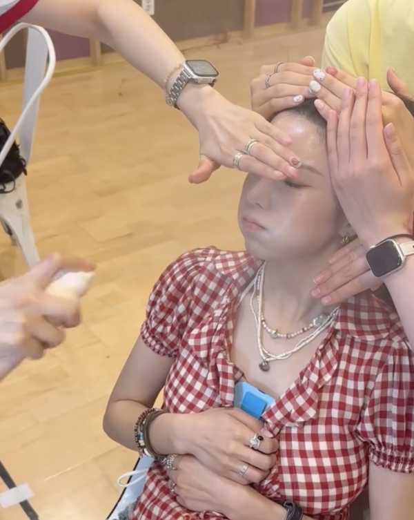 定妝噴霧推薦|LAURA MERCIER 輕感持久定妝噴霧