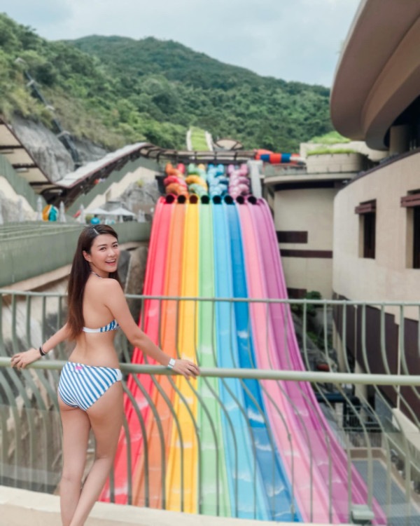 江嘉敏瘦身成功激罕谷胸晒泳衣照 性感夾深溝升級身材效果極震撼！
