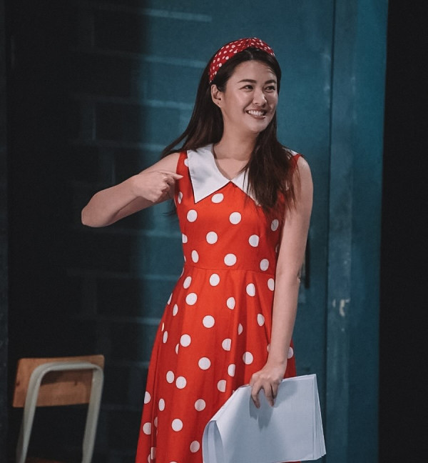 31歲江嘉敏生圖近距離揭最真實身形 深V低胸裝震撼網民眼球：微胖世一！