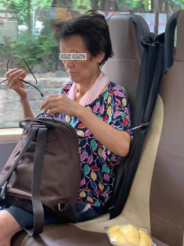 巴士大叔「好心」讓內地女打尖！引來一連串人插隊捱轟！網民斥唔守規矩