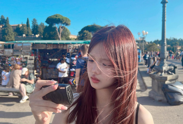 鍾麗緹18歲二女疑當眾發脾氣引熱議 繼父一舉動捱轟「冇邊界感」惹網民激辯