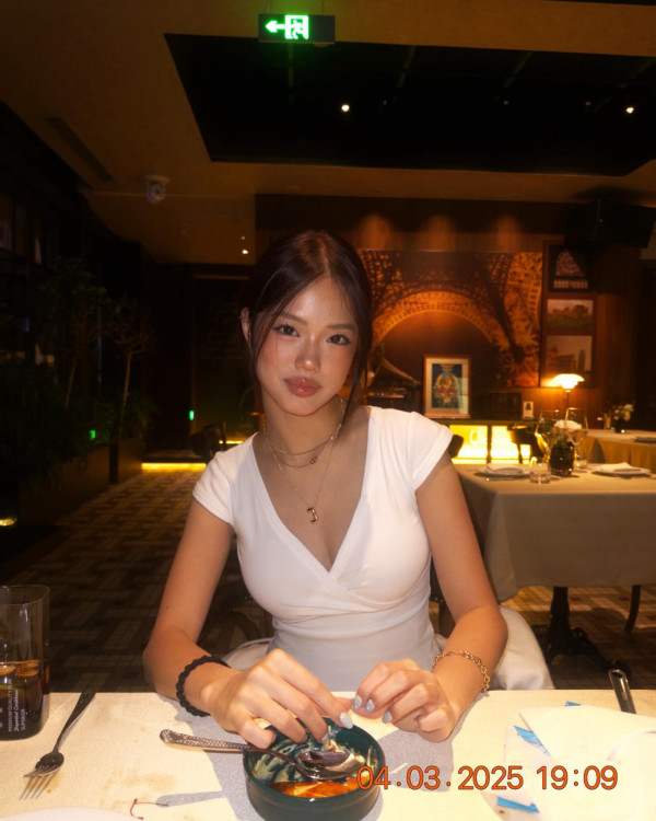 鍾麗緹18歲二女疑當眾發脾氣引熱議 繼父一舉動捱轟「冇邊界感」惹網民激辯