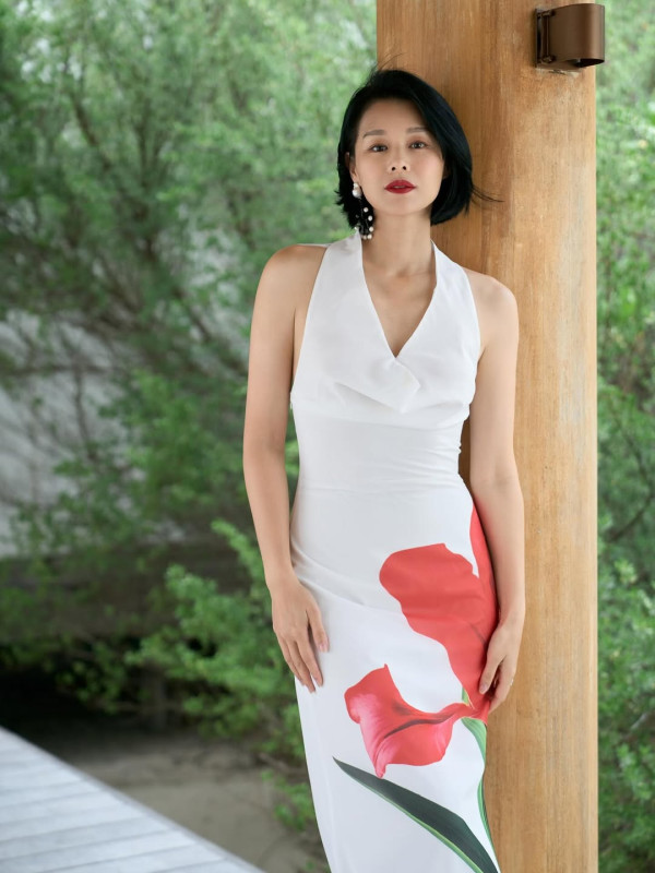 被指表情僵硬(圖片來源:IG@myoliemyolie)