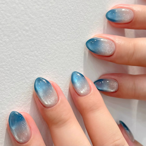 美甲趨勢|冰透藍美甲 圖片來源:IG@nail_friendlyyy