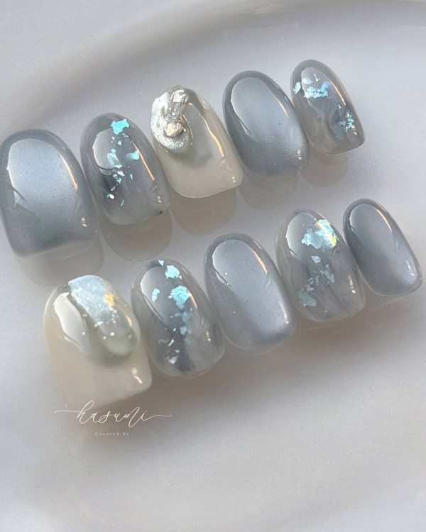 美甲趨勢|冰透藍美甲 圖片來源:IG@kasumi_ecru_