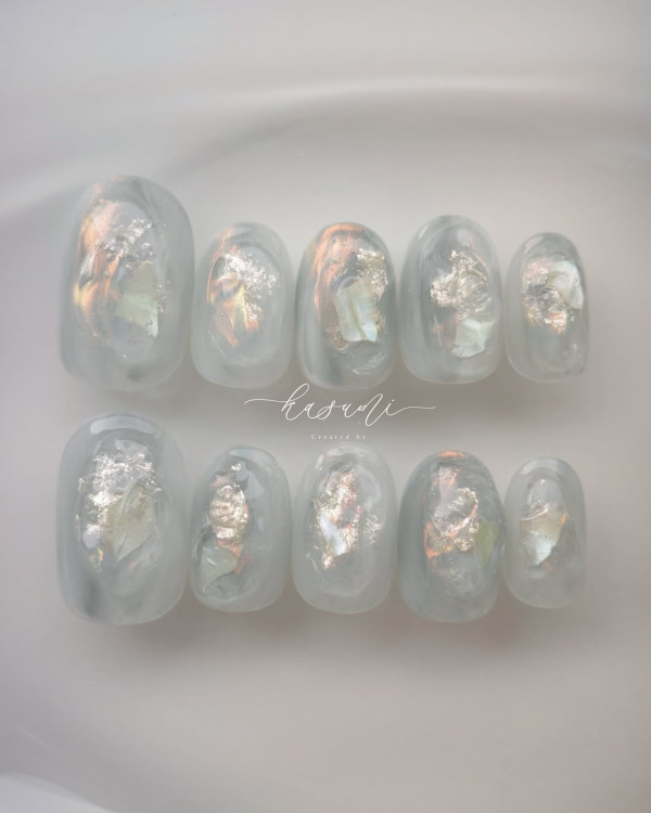 美甲趨勢|冰透藍美甲 圖片來源:IG@kasumi_ecru_