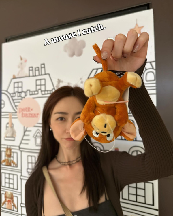黃嘉雯性感泳衣照放題晒傲人身材 前凸後翹側身S形線條震撼眼球！