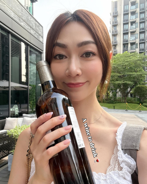 黃嘉雯性感泳衣照放題晒傲人身材 前凸後翹側身S形線條震撼眼球！
