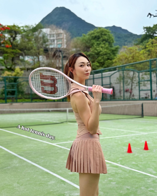 前港姐冠軍成碟花膠餵愛犬食惹熱議 超級富養極盡奢華！網民：隻狗過得好過我