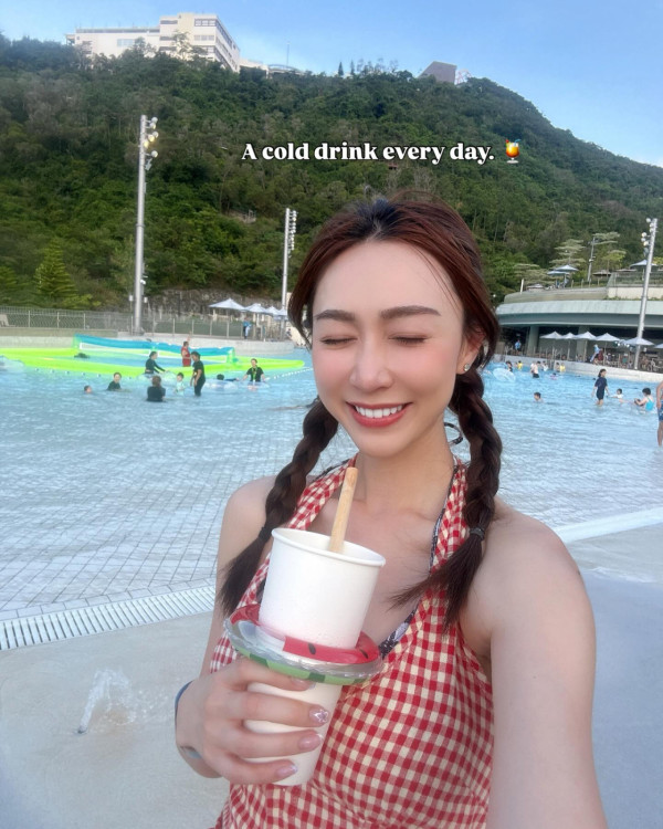 前港姐冠軍成碟花膠餵愛犬食惹熱議 超級富養極盡奢華！網民：隻狗過得好過我