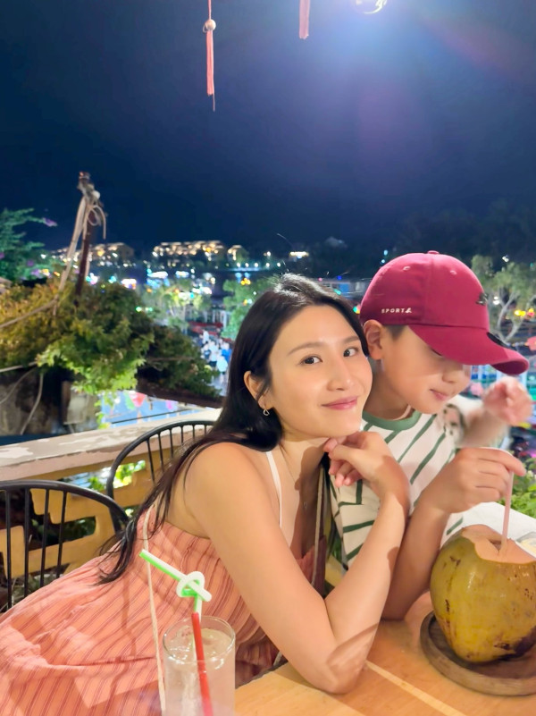 林芊妤Coffee懷孕6個月晒比堅尼泳照 上圍大升級增重10公斤晒巨肚