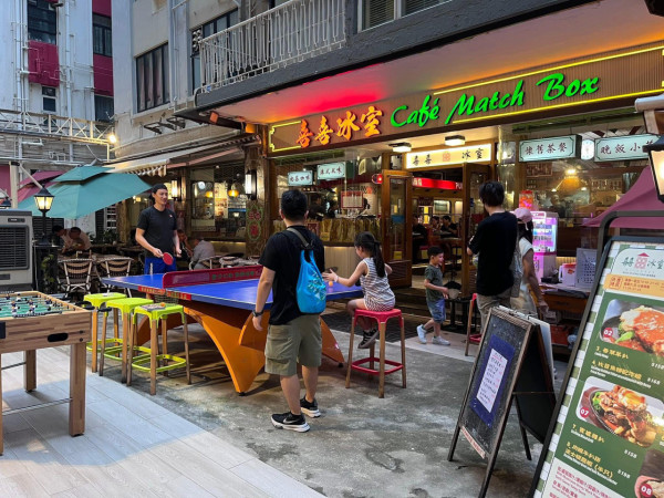 銅鑼灣冰室鐵板餐搶火2人受傷  疑因店員2度添加玫瑰露致意外發生