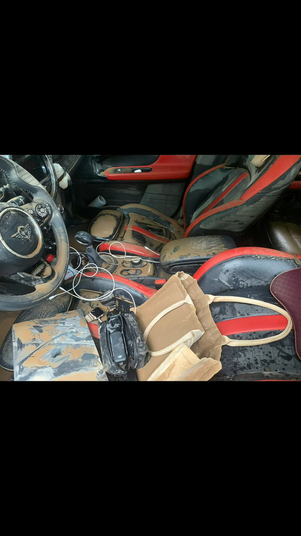 深圳凌晨降破今年紀錄特大暴雨！ 一度發出紅色預警 多區嚴重水浸 汽車被淹沒 