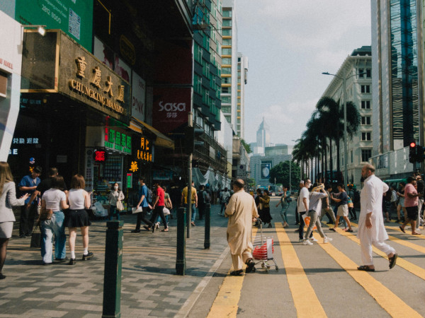 10大香港人特徵去到外地都認得？網民：行得快/用Tempo紙巾