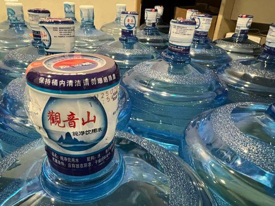 政府辦公室停用內地「鑫樂」水 由屈臣氏暫代供應