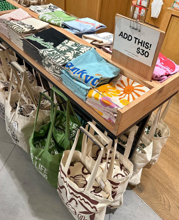 內地旅客來港買這些！香港8大必買手信清單：冰箱貼/線香變人氣之選
