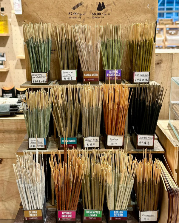 內地旅客來港買這些！香港8大必買手信清單：冰箱貼/線香變人氣之選