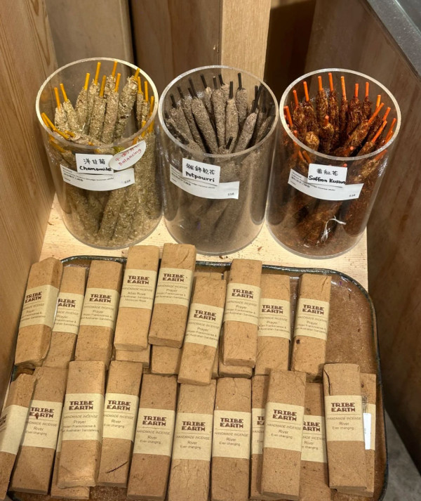 內地旅客來港買這些！香港8大必買手信清單：冰箱貼/線香變人氣之選