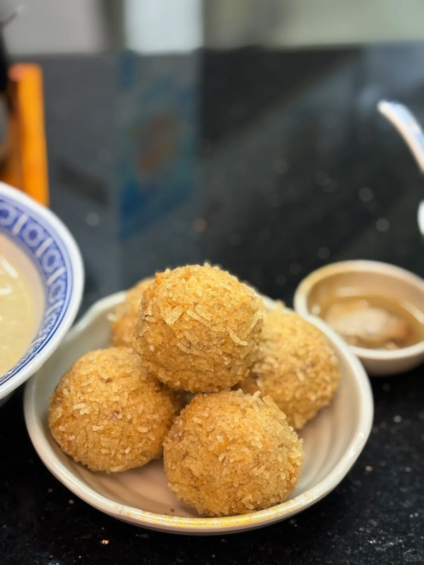 澳門宵夜推薦 澳門宵夜推薦。圖片來源:小紅書@啊啊7788、Facebook@一哥美食、Facebook@獨食麵屋、Facebook@大喜麻辣拌、Facebook@angel bb、小紅書@今天吃什麼、小紅書@粒粒子、小紅書@笑薯餅、小紅書@漢寶包、小紅書@每天吃啥、小紅書@藏ui、小紅書@吃一口比巴卜跳跳糖、Facebook@糖朝盛世、小紅書@長腿大寶貝