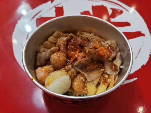 澳門宵夜推薦 澳門宵夜推薦。圖片來源:小紅書@啊啊7788、Facebook@一哥美食、Facebook@獨食麵屋、Facebook@大喜麻辣拌、Facebook@angel bb、小紅書@今天吃什麼、小紅書@粒粒子、小紅書@笑薯餅、小紅書@漢寶包、小紅書@每天吃啥、小紅書@藏ui、小紅書@吃一口比巴卜跳跳糖、Facebook@糖朝盛世、小紅書@長腿大寶貝