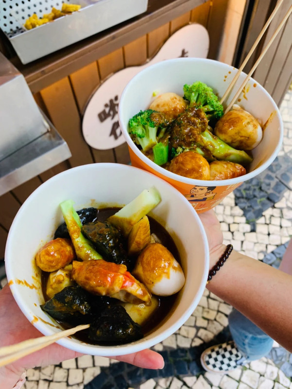 澳門宵夜推薦 澳門宵夜推薦。圖片來源:小紅書@啊啊7788、Facebook@一哥美食、Facebook@獨食麵屋、Facebook@大喜麻辣拌、Facebook@angel bb、小紅書@今天吃什麼、小紅書@粒粒子、小紅書@笑薯餅、小紅書@漢寶包、小紅書@每天吃啥、小紅書@藏ui、小紅書@吃一口比巴卜跳跳糖、Facebook@糖朝盛世、小紅書@長腿大寶貝