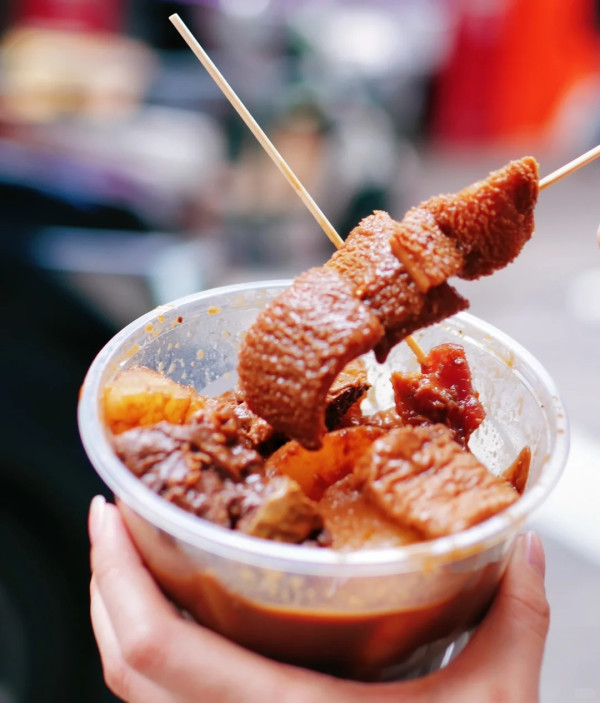 澳門宵夜推薦 澳門宵夜推薦。圖片來源:小紅書@啊啊7788、Facebook@一哥美食、Facebook@獨食麵屋、Facebook@大喜麻辣拌、Facebook@angel bb、小紅書@今天吃什麼、小紅書@粒粒子、小紅書@笑薯餅、小紅書@漢寶包、小紅書@每天吃啥、小紅書@藏ui、小紅書@吃一口比巴卜跳跳糖、Facebook@糖朝盛世、小紅書@長腿大寶貝