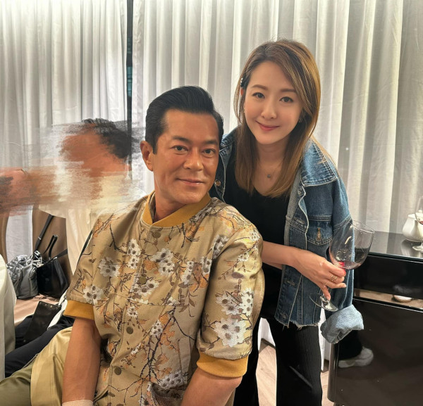 40歲童顏人妻報喜挺巨肚晒懷孕寫真 高齡艱辛求子曾打過三百針