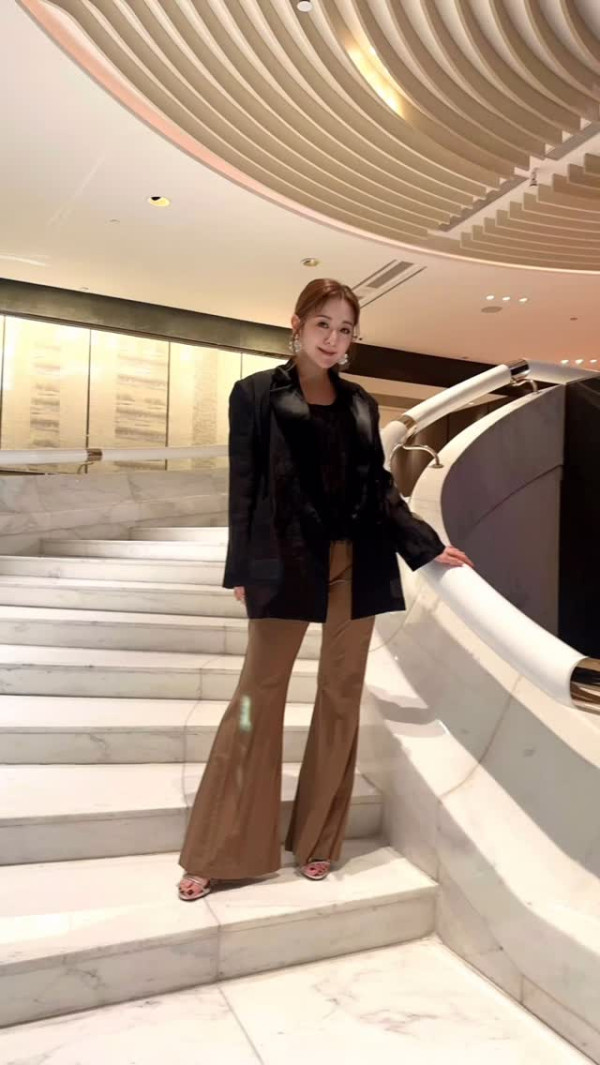 40歲童顏人妻報喜挺巨肚晒懷孕寫真 高齡艱辛求子曾打過三百針