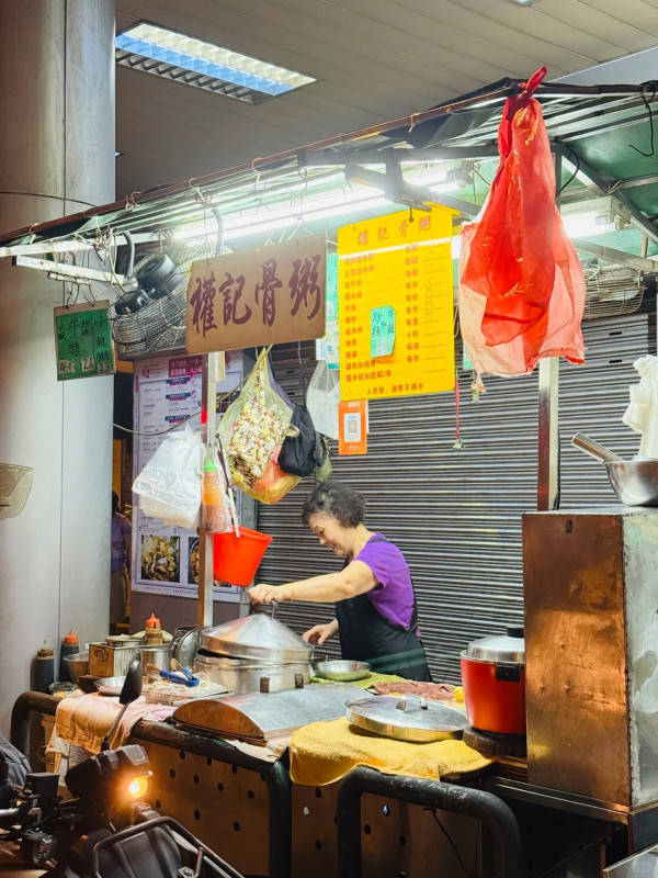 澳門宵夜推薦 澳門宵夜推薦。圖片來源:小紅書@啊啊7788、Facebook@一哥美食、Facebook@獨食麵屋、Facebook@大喜麻辣拌、Facebook@angel bb、小紅書@今天吃什麼、小紅書@粒粒子、小紅書@笑薯餅、小紅書@漢寶包、小紅書@每天吃啥、小紅書@藏ui、小紅書@吃一口比巴卜跳跳糖、Facebook@糖朝盛世、小紅書@長腿大寶貝