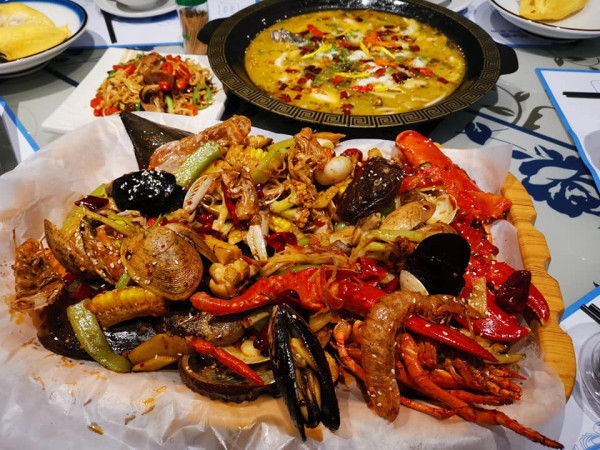 澳門宵夜推薦 澳門宵夜推薦。圖片來源:小紅書@啊啊7788、Facebook@一哥美食、Facebook@獨食麵屋、Facebook@大喜麻辣拌、Facebook@angel bb、小紅書@今天吃什麼、小紅書@粒粒子、小紅書@笑薯餅、小紅書@漢寶包、小紅書@每天吃啥、小紅書@藏ui、小紅書@吃一口比巴卜跳跳糖、Facebook@糖朝盛世、小紅書@長腿大寶貝