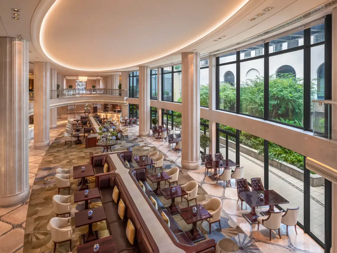 內地女「這穿搭」被五星級酒店趕走 本來正享用0西餐 經理直認歧視惹眾怒 