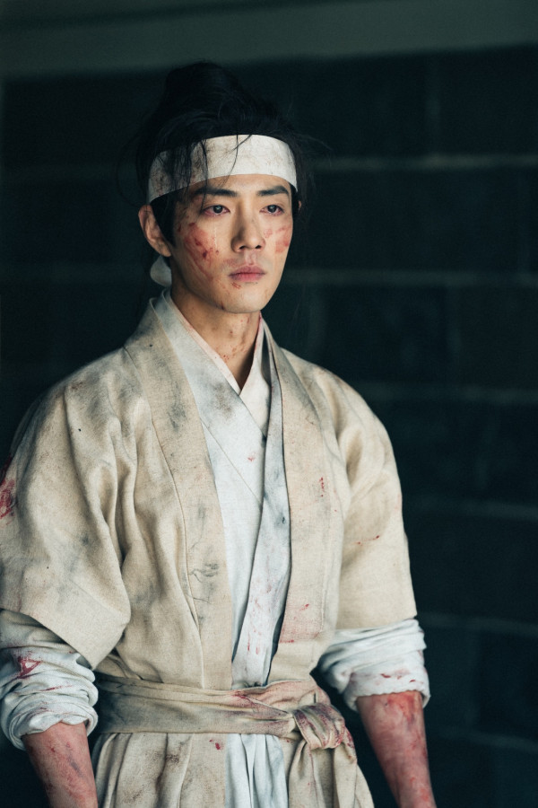 肖戰陸劇界頂流男神10件事起底！男團出道屢傳秘戀經紀人發聲明證單身！