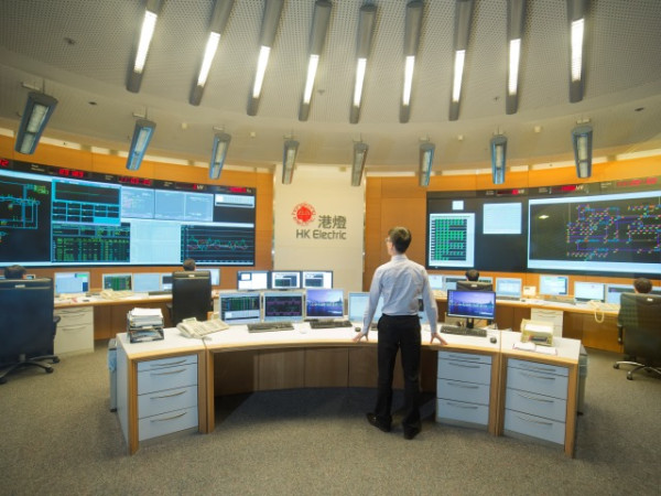 台灣客黑雨下遊港誤以為停電 網友：香港供電穩定性達99% 