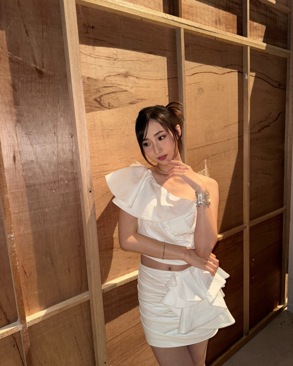 18歲鍾柔美Yumi激罕貼性感泳衣照 船P出海大解放騷身材獲讚：女大十八變